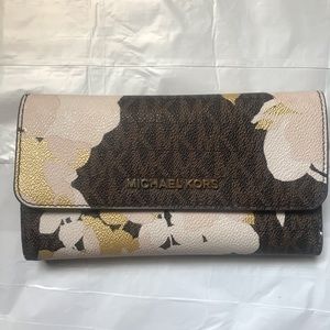 Michael kors wallet